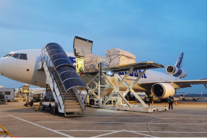 突發(fā)事件！美國(guó)洛杉磯機(jī)場(chǎng)拆板工作人員大規(guī)模感染新冠，CA貨班撤銷，12月物流提單恐有大耽誤